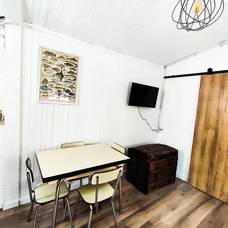 Maisonnette De Pecheur Chauffee Et Climatisee