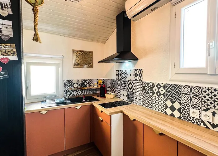 Maisonnette De Pecheur Chauffee Et Climatisee 펜션 *