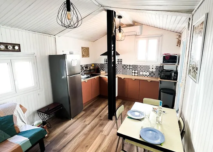 Maisonnette De Pecheur Chauffee Et Climatisee 펜션 포르트라누벨